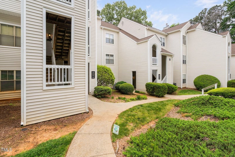 6001 Winterpointe Ln #102, Raleigh, NC 27606