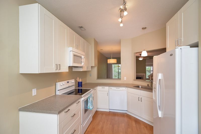 6001 Winterpointe Ln #202, Raleigh, NC 27606