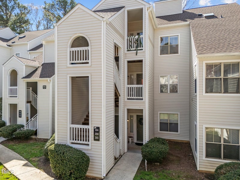 6001 Winterpointe Ln #204, Raleigh, NC 27606