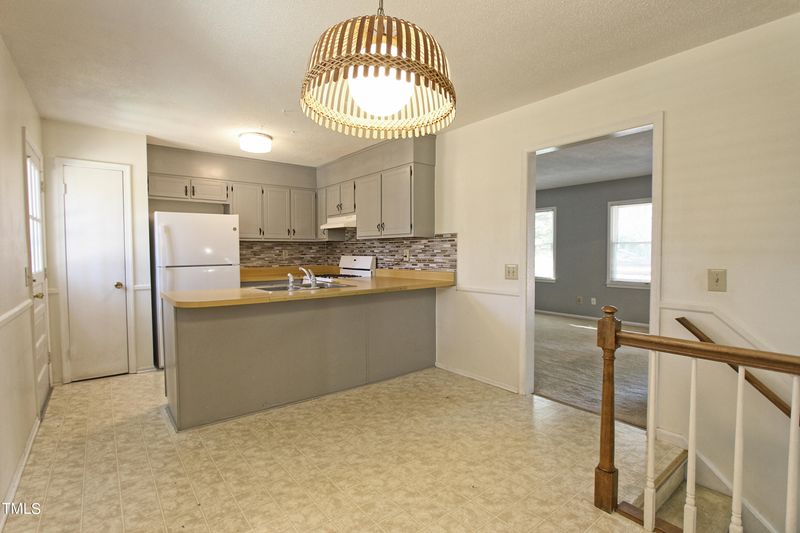 6008 Wintergreen Dr, Raleigh, NC 27609