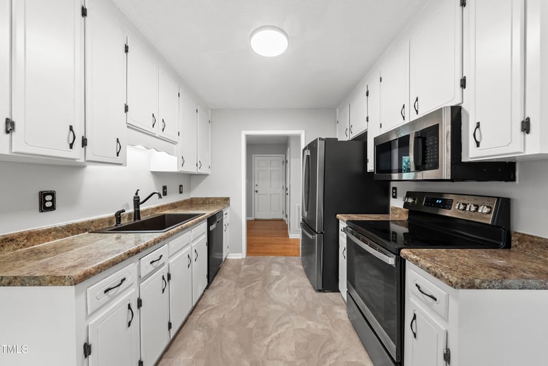 6009 Shadow Moss Cir, Raleigh, NC 27603