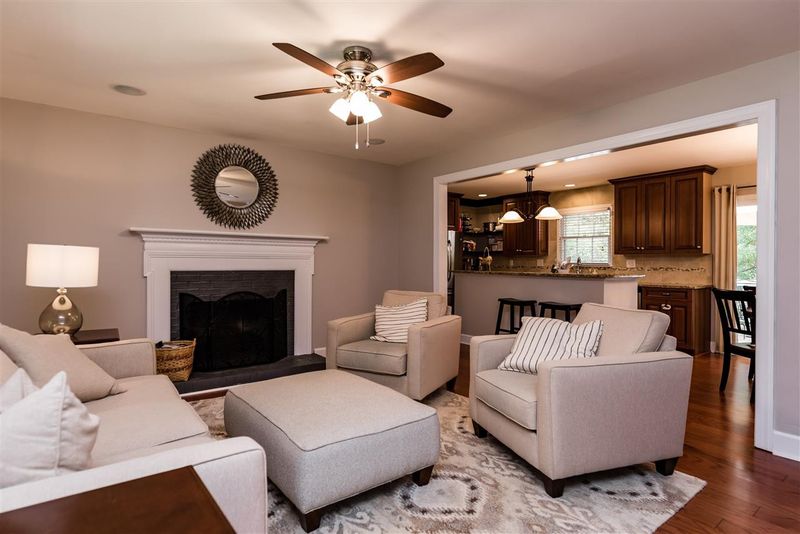 6009 Whittier Dr, Raleigh, NC 27609