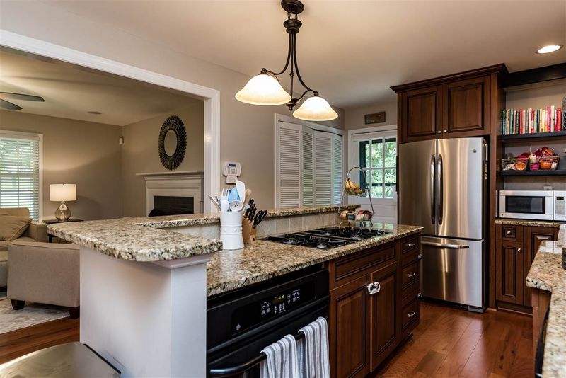 6009 Whittier Dr, Raleigh, NC 27609