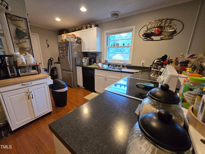 6009 Woodcrest Dr, Raleigh, NC 27603