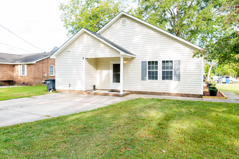 601 Anderson St, Selma, NC 27576