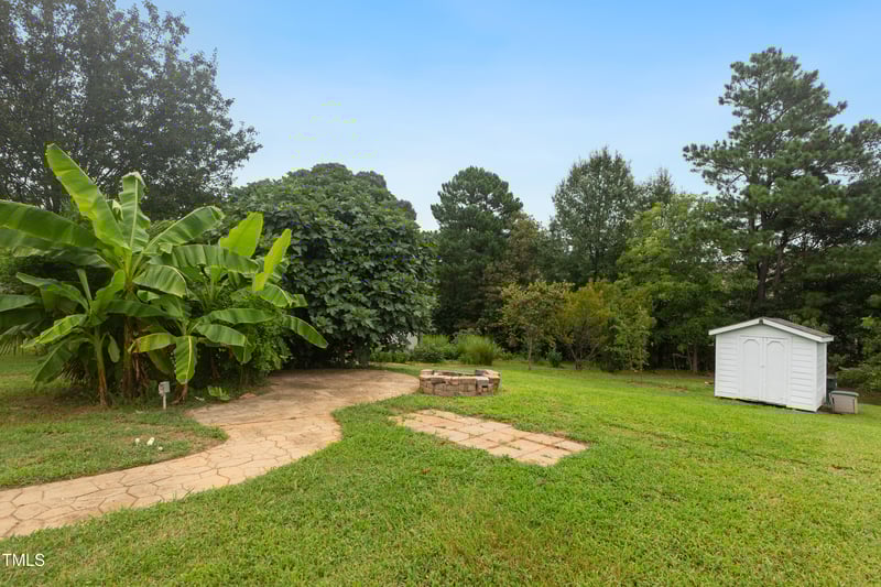 601 Country Ln, Holly Springs, NC 27540