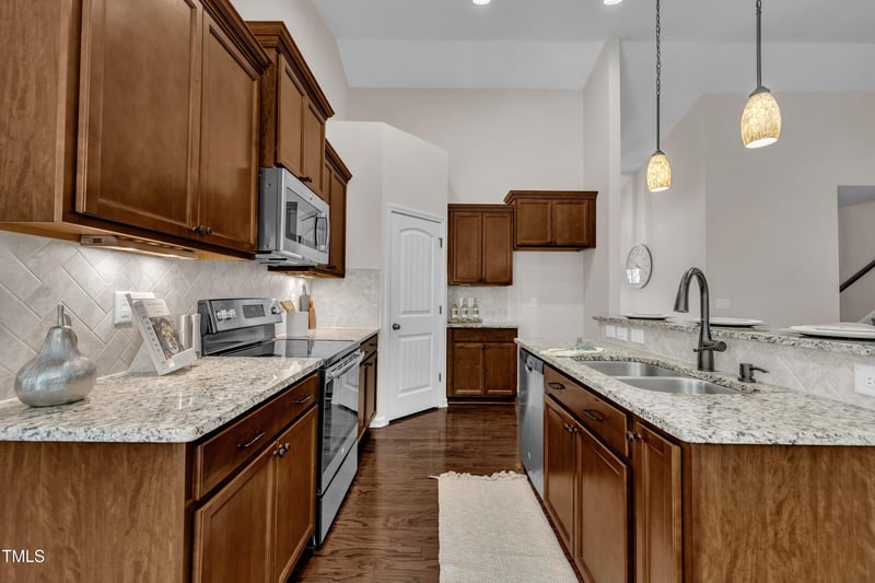 601 Minerva Dale Dr, Fuquay Varina, NC 27526