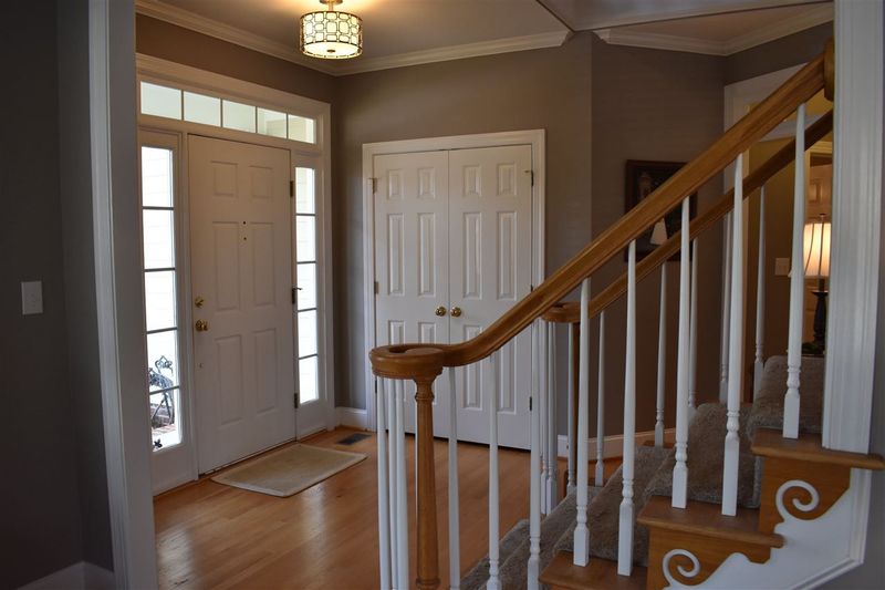 601 Nantucket Dr, Cary, NC 27513