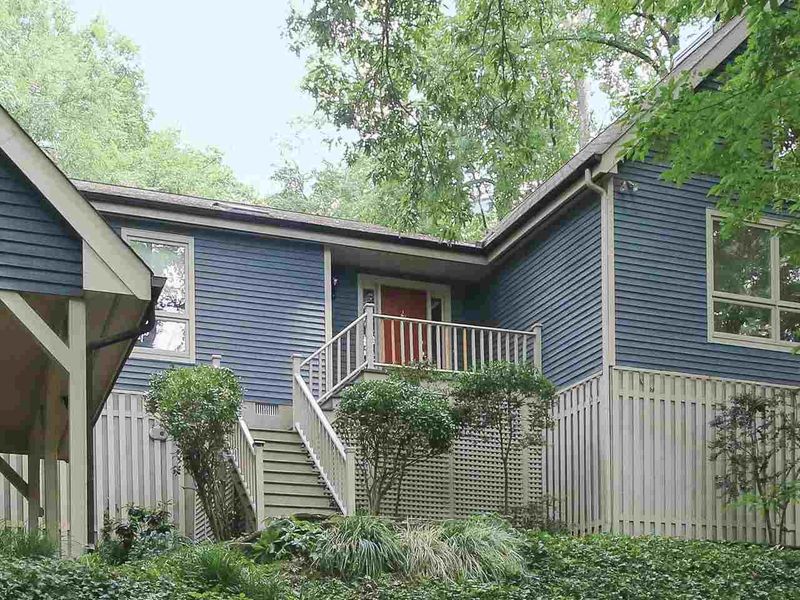 601 Sugarberry Rd, Chapel Hill, NC 27514