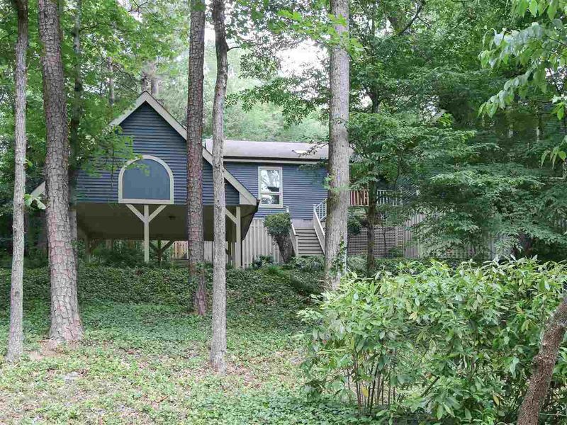 601 Sugarberry Rd, Chapel Hill, NC 27514