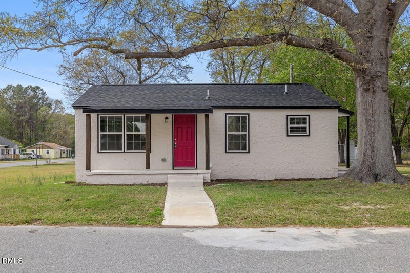 601 Temple St, Selma, NC 27576