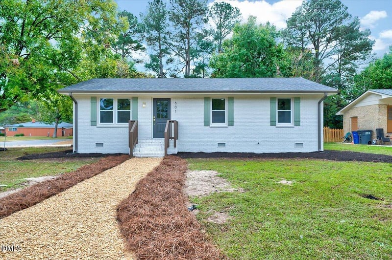 601 Walnut St, Selma, NC 27576