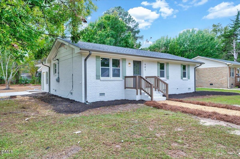 601 Walnut St, Selma, NC 27576