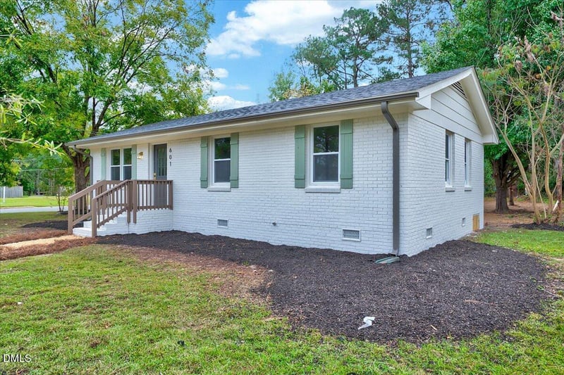 601 Walnut St, Selma, NC 27576