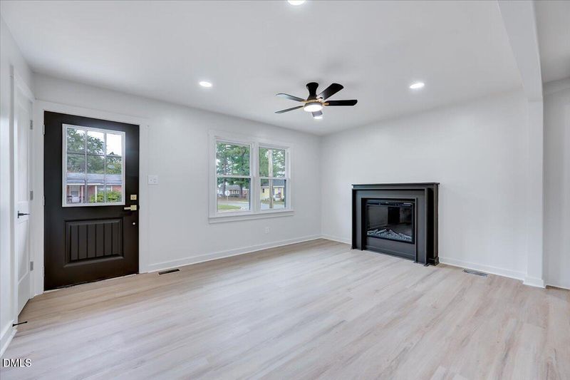 601 W Walnut St, Selma, NC 27576