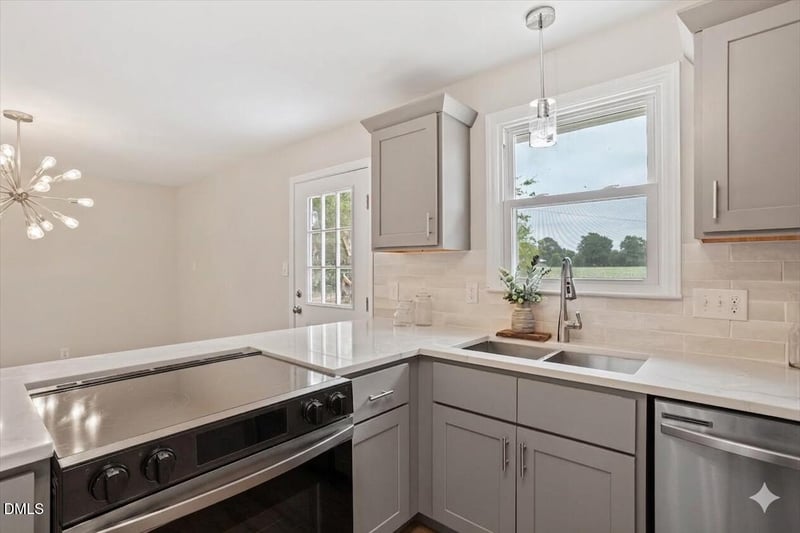 601 West St, Selma, NC 27576