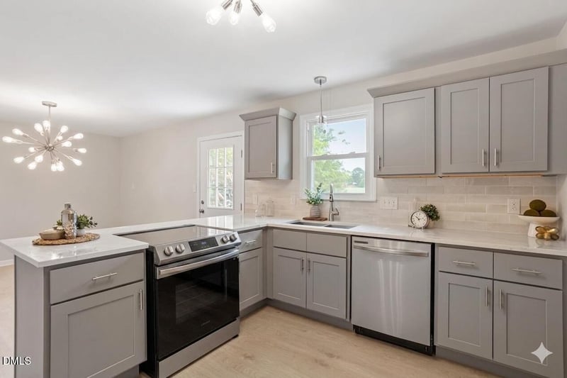 601 West St, Selma, NC 27576