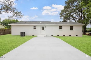 601 West St, Selma, NC 27576
