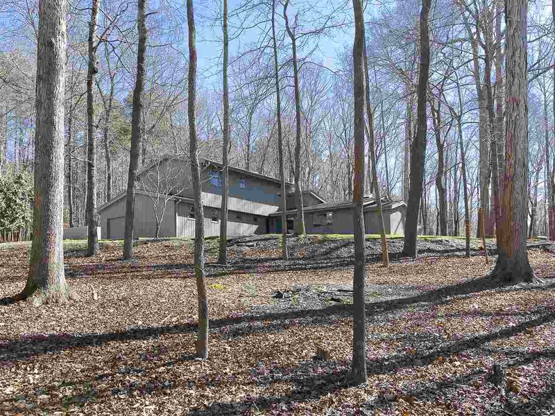 6010 Graystone Dr, Chapel Hill, NC 27514