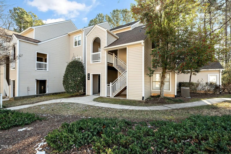 6011 Winterpointe Ln #205, Raleigh, NC 27606