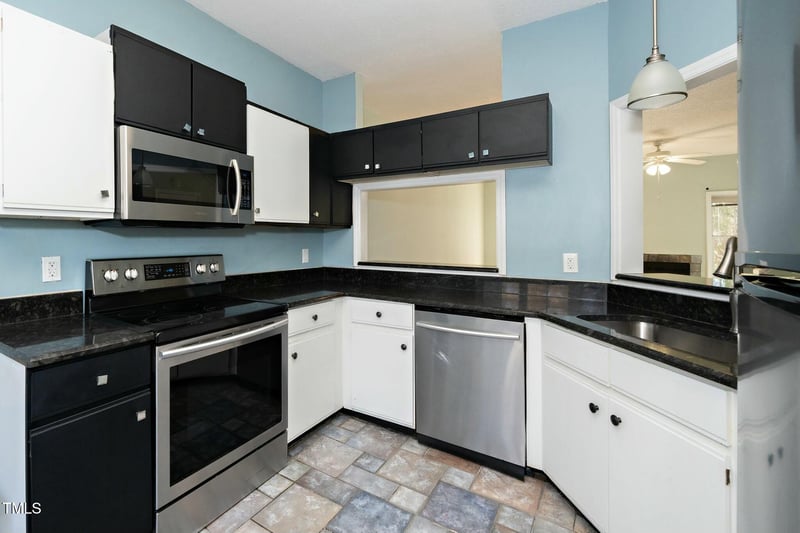 6011 Winterpointe Ln #205, Raleigh, NC 27606
