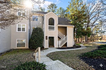 6011 Winterpointe Ln, Raleigh, NC 27606
