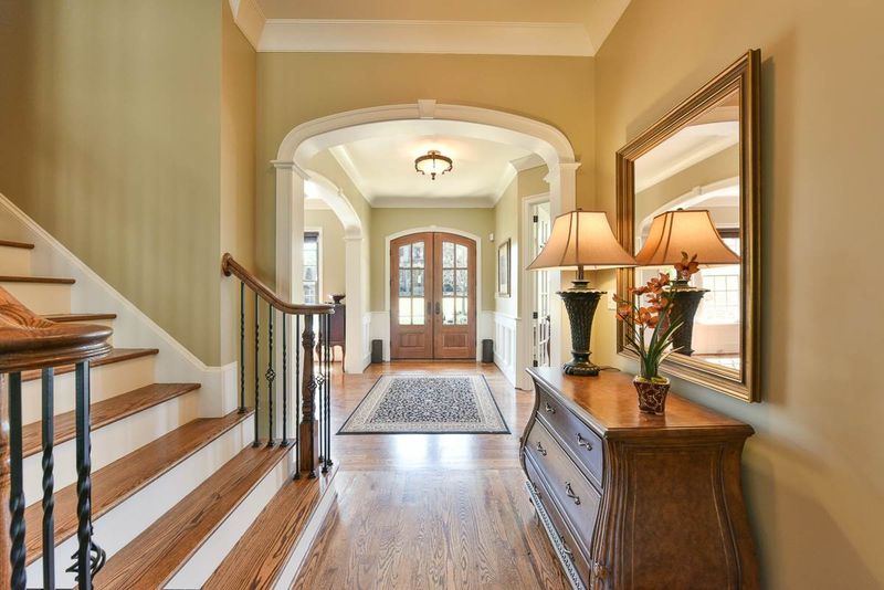 6012 Sarahcreek Ct, Raleigh, NC 27607
