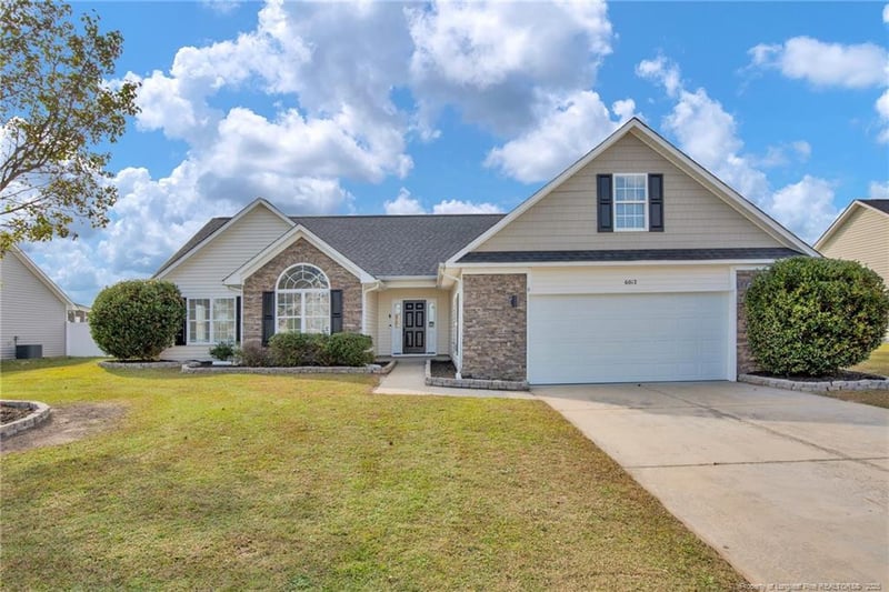 6012 Windflower Dr, Fayetteville, NC 28314