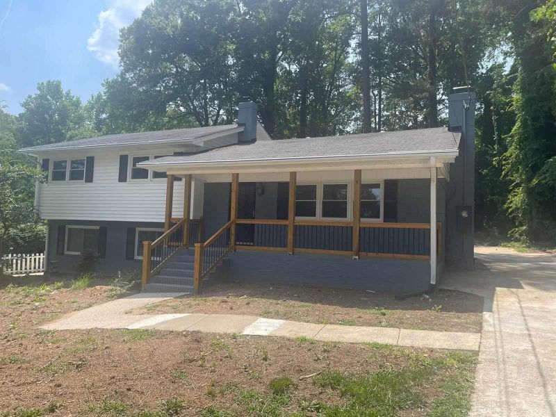 6012 Woodcrest Dr, Raleigh, NC 27603