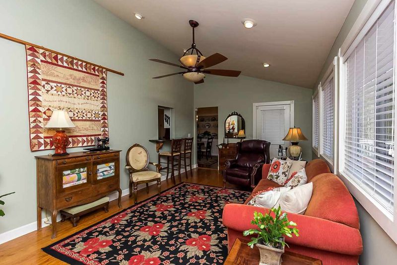 6013 Hope Ln, Fuquay Varina, NC 27526