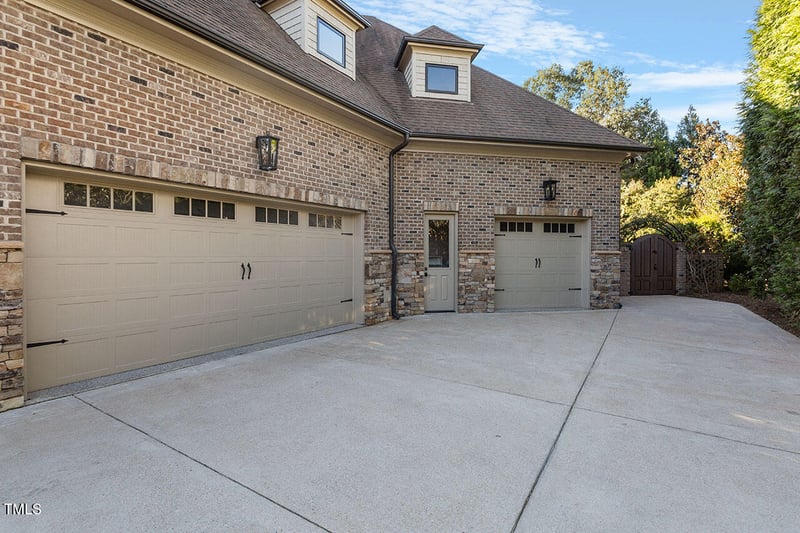 6013 Sarahcreek Ct, Raleigh, NC 27607