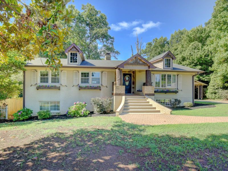 6013 Trinity Dr, Raleigh, NC 27607