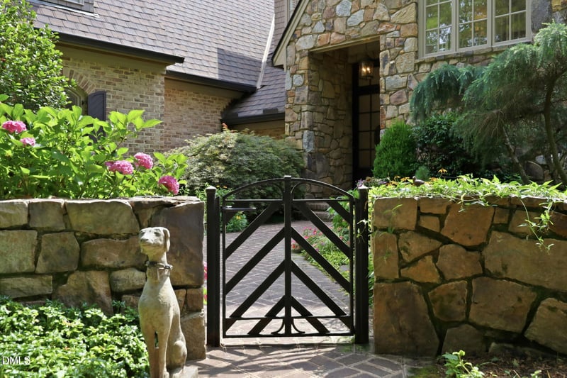 6014 Old Field Dr, Chapel Hill, NC 27514