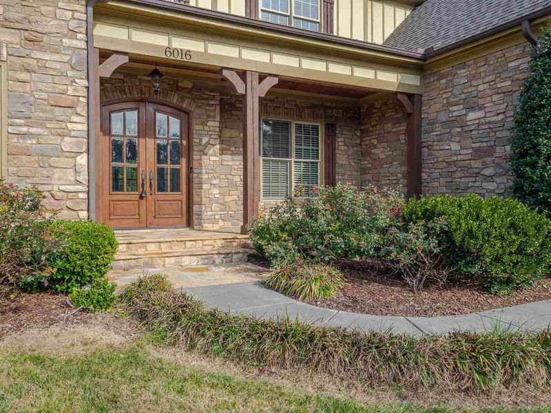 6016 Battleford Dr, Raleigh, NC 27612