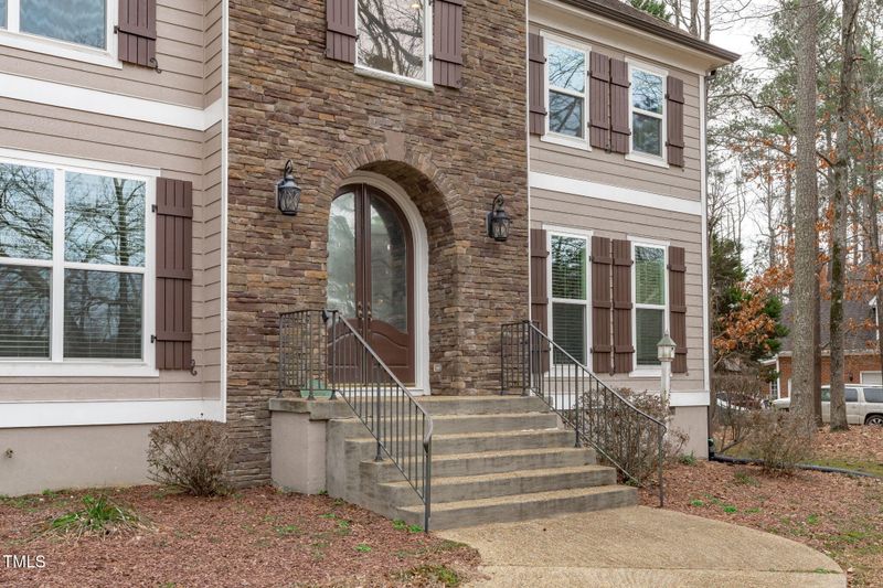 6016 Heatherstone Dr, Raleigh, NC 27606