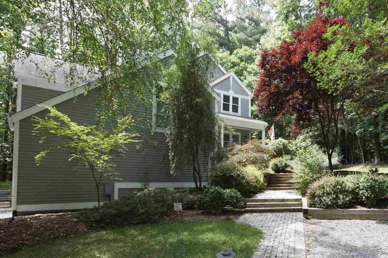 6017 Hathaway Ln, Chapel Hill, NC 27514