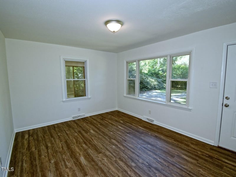 6017 Whitaker Ln, Raleigh, NC 27603