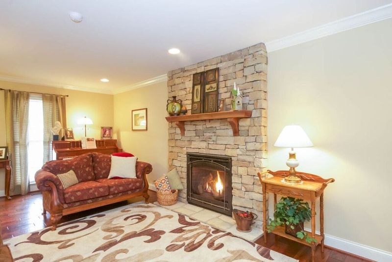 6018 Grandale Dr, Durham, NC 27713