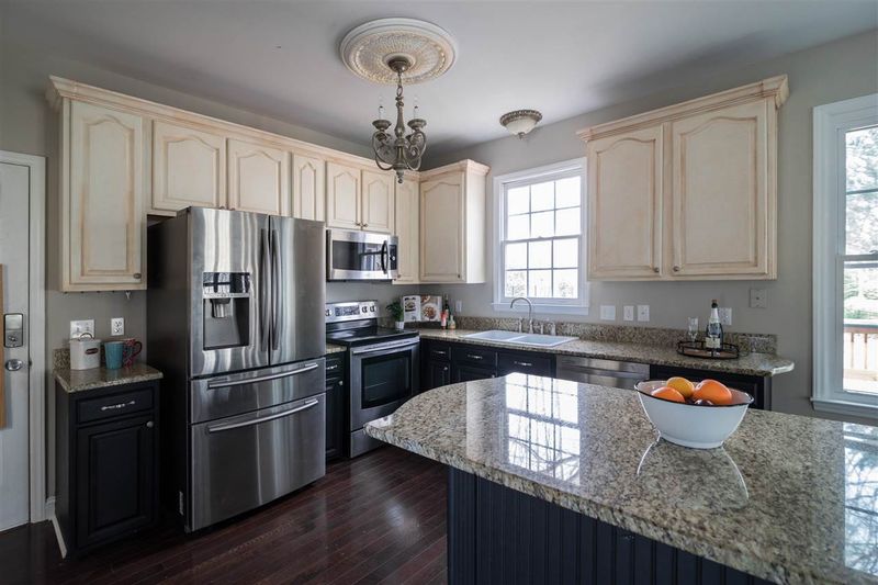 602 Neuse Ridge Dr, Clayton, NC 27527