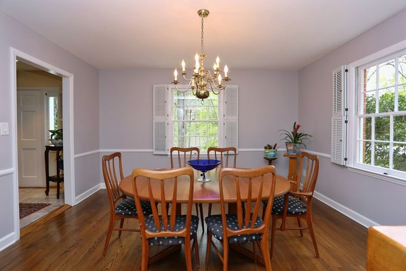 602 Surry Rd, Chapel Hill, NC 27514