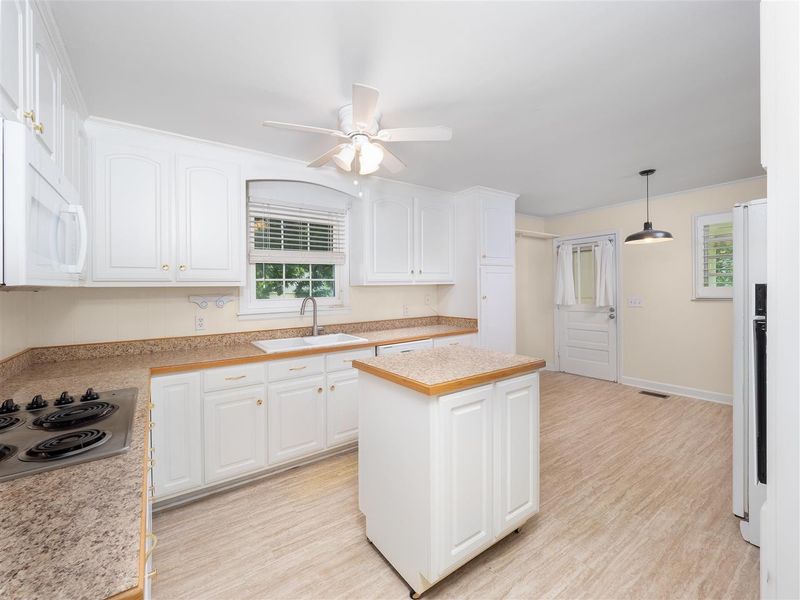 602 N Wilba St, Mebane, NC 27302