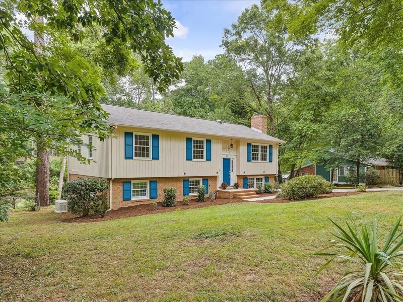 602 Yorktown Dr, Chapel Hill, NC 27516