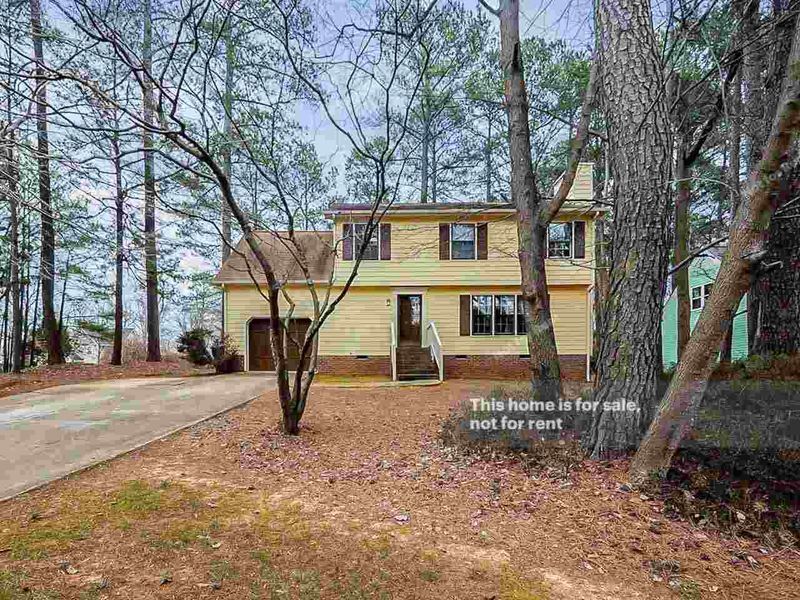 6020 Iris Dr, Raleigh, NC 27612