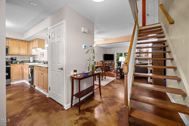 6021 Dixon Dr, Raleigh, NC 27609
