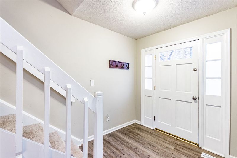 6022 Dixon Dr, Raleigh, NC 27609