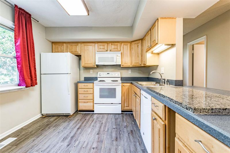 6022 Dixon Dr, Raleigh, NC 27609