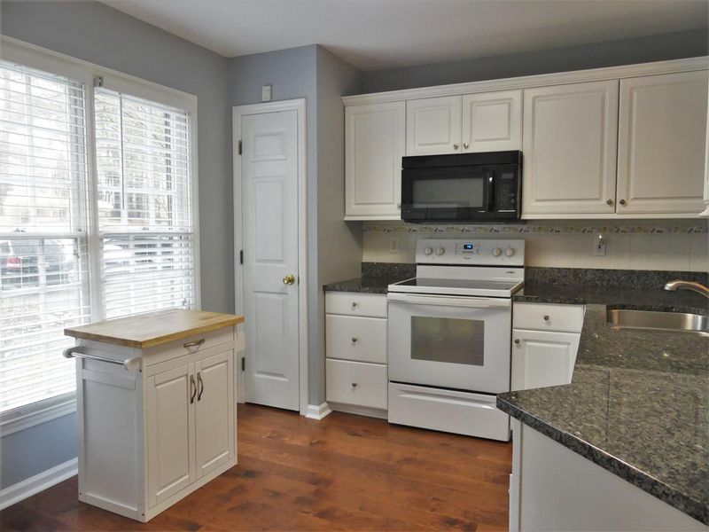 6022 Epping Forest Dr, Raleigh, NC 27613
