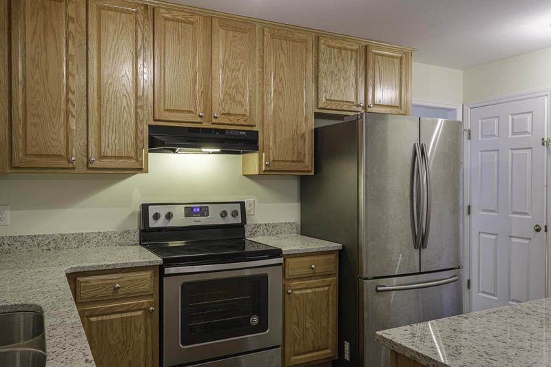 6025 Meadow Greer Rd, Chapel Hill, NC 27516