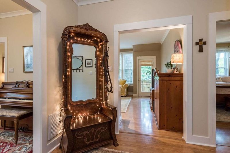 6025 Sentinel Dr, Raleigh, NC 27609