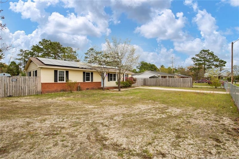 6026 Lexington Dr, Hope Mills, NC 28348